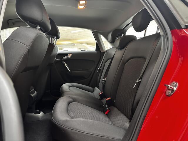 Audi A1 Sportback 1.0 TFSI Adrenalin/ Trekhaak/ Facelift!/ DEALER ONDERHOUDEN!/ 5-Drs/ Two-Tone/ 17'' LMV/ Navi/ Airco/ Cruise/ Elek. pakket/ Isofix/ Bluetooth/ Multi. LEDER. Stuur/ Mistl./ Dagrijverl.
