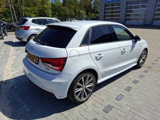 Audi A1 Sportback 1.0 TFSI S-Line | Navigatie | Bluetooth | Parkeersensoren | 17"