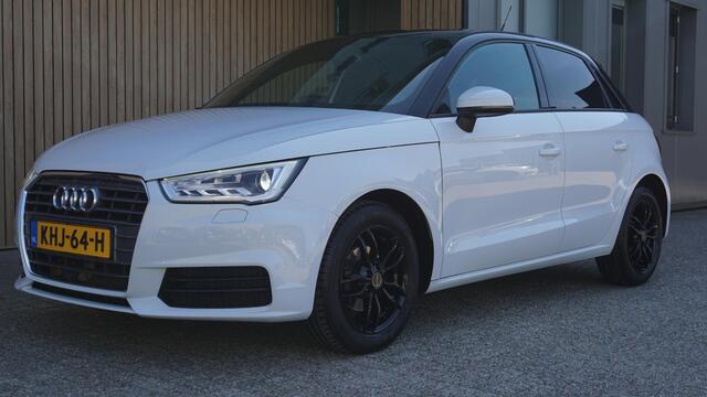 Audi A1 Sportback 1.0 TFSI 81pk 5Drs LED Navi Bluetooth Stoelverwarming 15inch LM *Zwart Dak* 83532km!