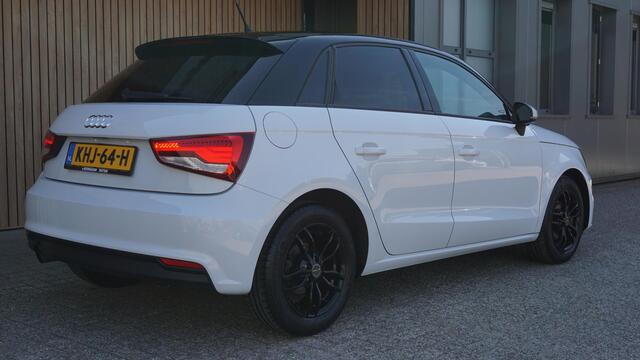Audi A1 Sportback 1.0 TFSI 81pk 5Drs LED Navi Bluetooth Stoelverwarming 15inch LM *Zwart Dak* 83532km!