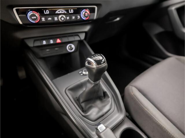 Audi A1 Sportback 25 TFSI Sport (APPLE CARPLAY, CLIMATE, PARKEERSENSOREN, SPORTSTOELEN, LM VELGEN, ARMSTEUN, CRUISE, NIEUWSTAAT)