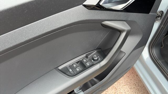 Audi A1 Sportback 25 TFSI Pro Line CARPLAY / AIRCO / CRUISE / DAB+ / BLUETOOTH / NL-AUTO