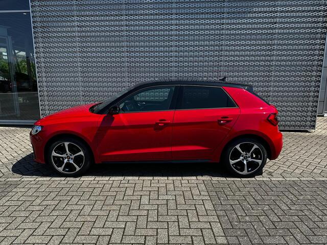 Audi A1 Sportback Advanced edition 25 TFSI 70 kW / 95 PK Spor Kunstleder op interieurdelen | Dak in contrastkleur | Contrastpakket 2 | Optiekpakket zwart plus | Privacy glas |