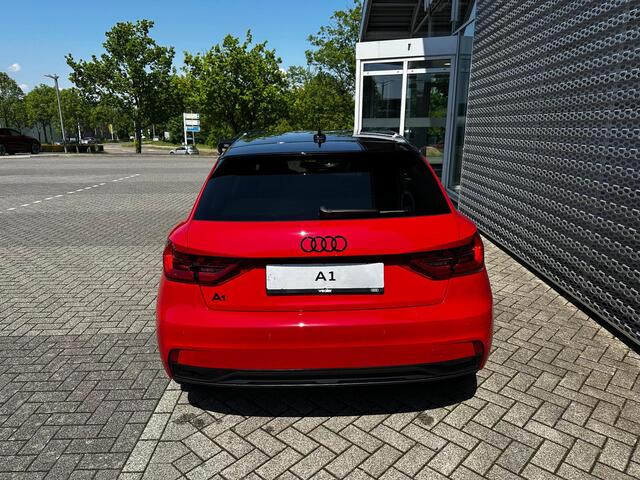 Audi A1 Sportback Advanced edition 25 TFSI 70 kW / 95 PK Spor Kunstleder op interieurdelen | Dak in contrastkleur | Contrastpakket 2 | Optiekpakket zwart plus | Privacy glas |
