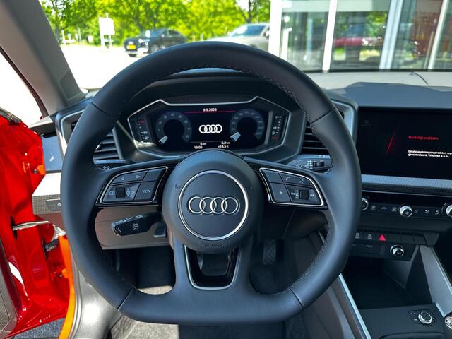 Audi A1 Sportback Advanced edition 25 TFSI 70 kW / 95 PK Spor Kunstleder op interieurdelen | Dak in contrastkleur | Contrastpakket 2 | Optiekpakket zwart plus | Privacy glas |