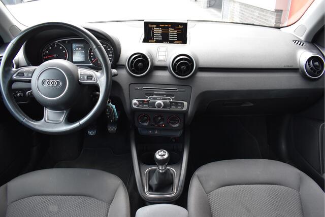 Audi A1 Sportback 1.0 TFSI Adrenalin S-Line NL-auto, Cruise, Airco, 17 Inch, Navi, Bluetooth