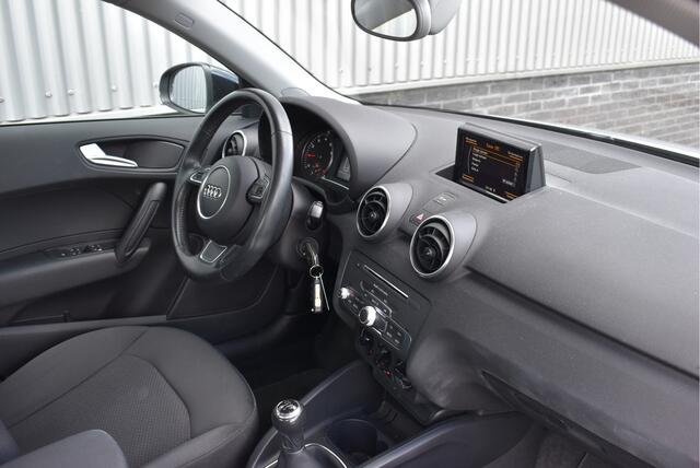 Audi A1 Sportback 1.0 TFSI Adrenalin S-Line NL-auto, Cruise, Airco, 17 Inch, Navi, Bluetooth
