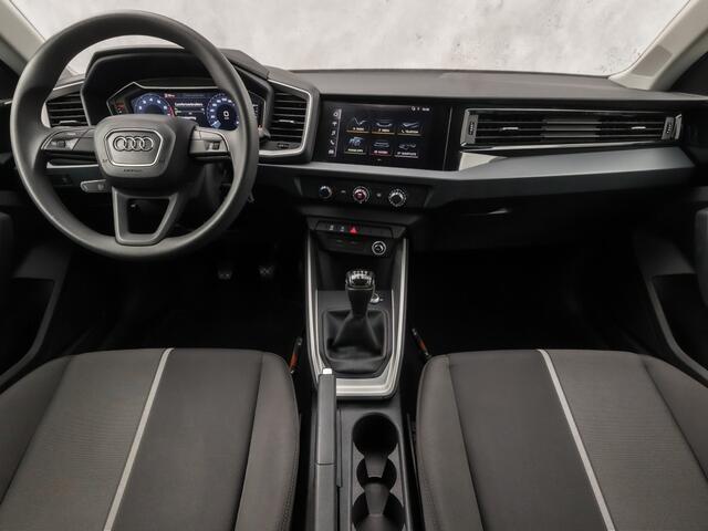 Audi A1 Sportback 25 TFSI Sport (APPLE CARPLAY, AIRCO, GETINT GLAS, CRUISE, SPORTSTOELEN, LANE ASSIST, LM VELGEN, NIEUWSTAAT)