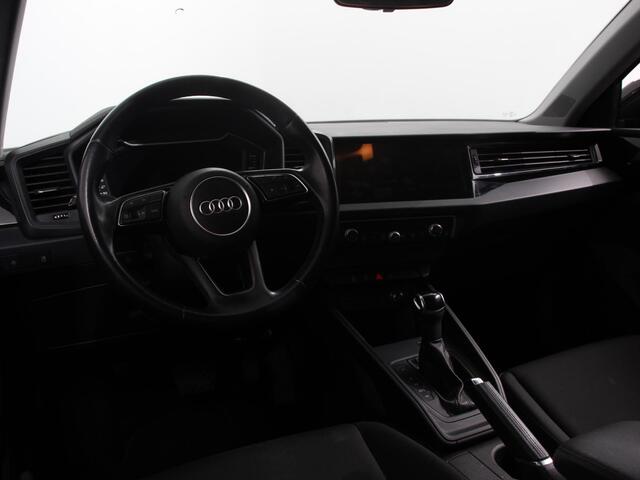 Audi A1 Sportback 30 TFSI S edition Climate control Cruise control Stoelverwarming Lichtmetalen velgen Navigatie Apple Carplay/ Android Auto Parkeersensoren