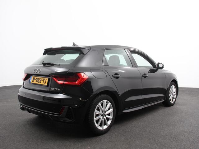 Audi A1 Sportback 30 TFSI S edition Climate control Cruise control Stoelverwarming Lichtmetalen velgen Navigatie Apple Carplay/ Android Auto Parkeersensoren