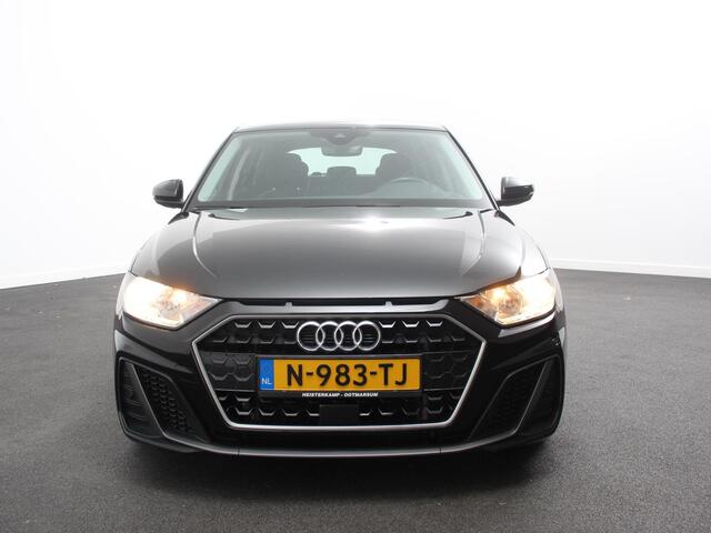 Audi A1 Sportback 30 TFSI S edition Climate control Cruise control Stoelverwarming Lichtmetalen velgen Navigatie Apple Carplay/ Android Auto Parkeersensoren
