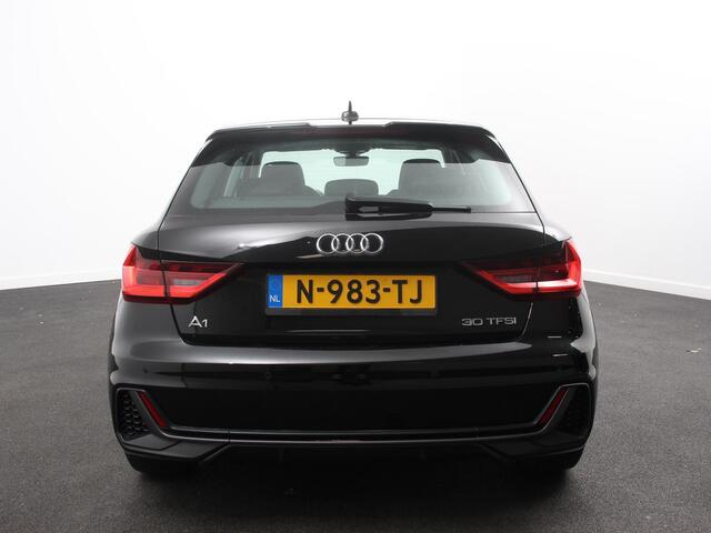 Audi A1 Sportback 30 TFSI S edition Climate control Cruise control Stoelverwarming Lichtmetalen velgen Navigatie Apple Carplay/ Android Auto Parkeersensoren