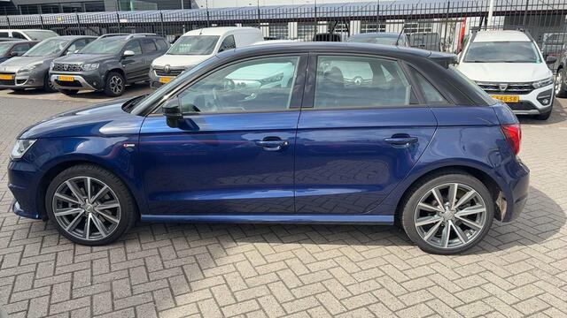 Audi A1 Sportback 1.4 TFSI Adrenalin l GLAZEN PANORAMADAK l PARKEERSENSOREN VOOR EN ACHTER