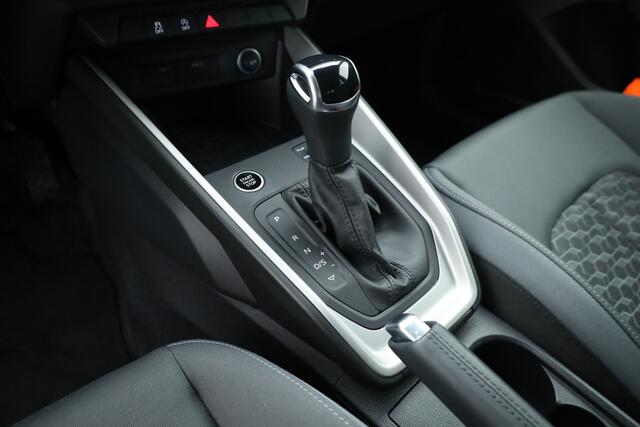 Audi A1 Sportback 30 Tfsi S-Line | Arrow Gray | | Rijklaar! | Cruise Control | Camera + PDC A | Stoelverw. | Keyless | Apple CarPlay | 17''