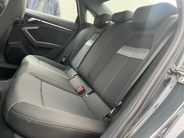 Audi A3 Limousine 35 TFSI 150Pk Business Edition / Stoelverwarming / ParkeerhulpV+A