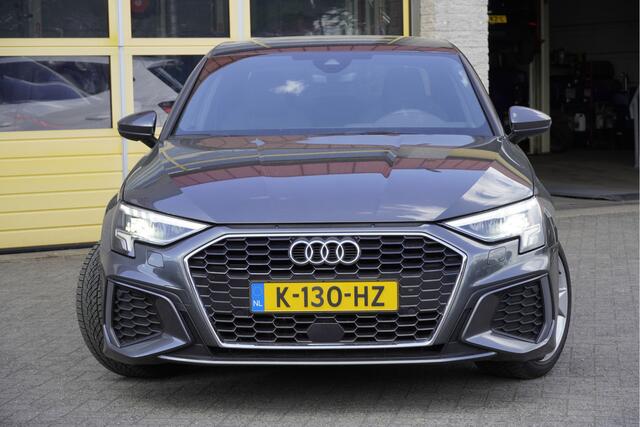 Audi A3 Limousine 30 TFSI 2x S-Line BJ2021 Lmv 17" | Led | Pdc | Navi | Dynamische knipperlichten | Sideskirts | Trekhaak | App-Connect | Virtual cockpit | Climate control | Cruise control | Sportstoelen | S-Line sportstuur | Zwarte hemel | Extra getint glas