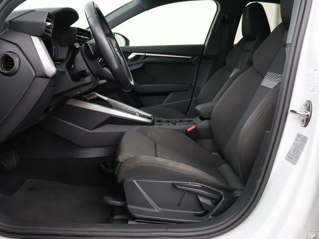 Audi A3 Limousine 30 TFSI Business edition Automaat | Trekhaak | Navigatie | Appel CarPlay | Cruise Control | DAB | LMV