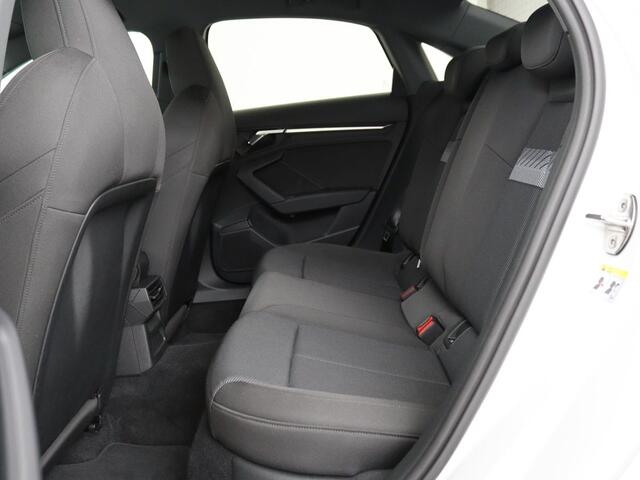 Audi A3 Limousine 30 TFSI Business edition Automaat | Trekhaak | Navigatie | Appel CarPlay | Cruise Control | DAB | LMV