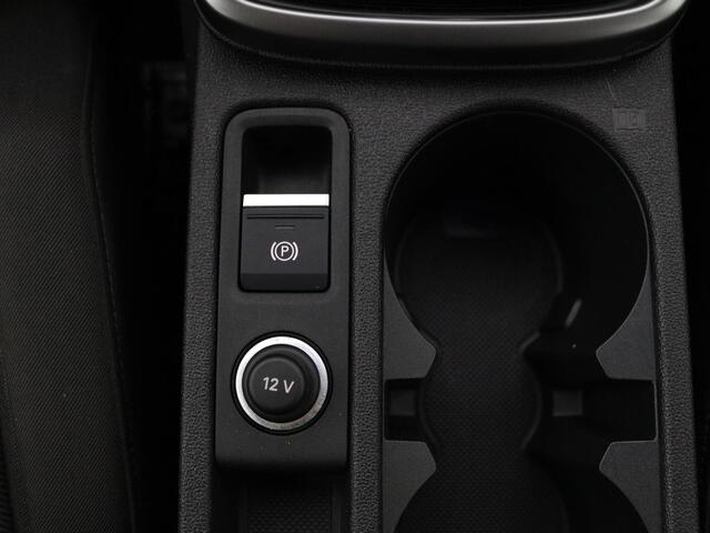 Audi A3 Limousine 30 TFSI Business edition Automaat | Trekhaak | Navigatie | Appel CarPlay | Cruise Control | DAB | LMV