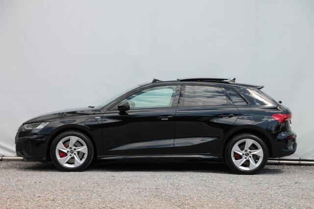 Audi A3 Sportback 45 TFSIe S-Line - 245 pk **Pano / Camera / Side assist