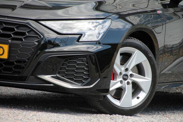 Audi A3 Sportback 45 TFSIe S-Line - 245 pk **Pano / Camera / Side assist