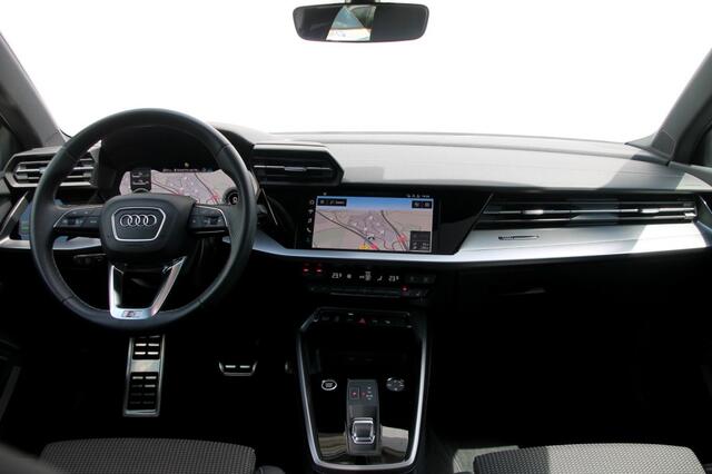 Audi A3 Sportback 45 TFSIe S-Line - 245 pk **Pano / Camera / Side assist