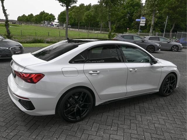 Audi A3 Limousine 35TFSI S edition RS-Zetels 19-Inch ACC M-Led Navi RS-Stuur Virtual Lane