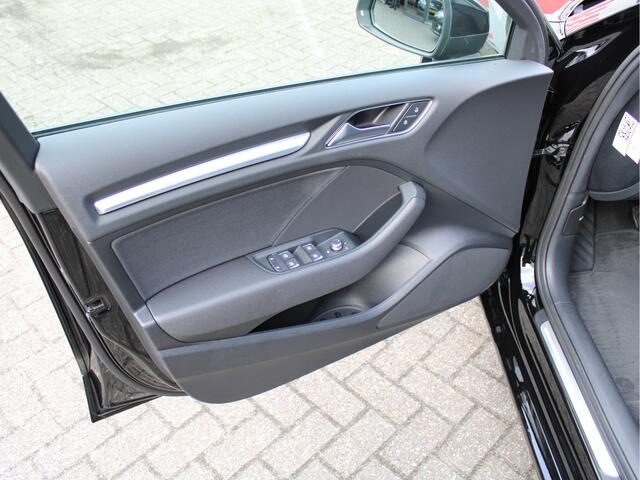 Audi A3 Limousine 30 TFSI Advance /LED/Climate/Virtual Cockpit/Sportstoelen/Drive Select/17"LM/ACC/Lane assist/NAP!