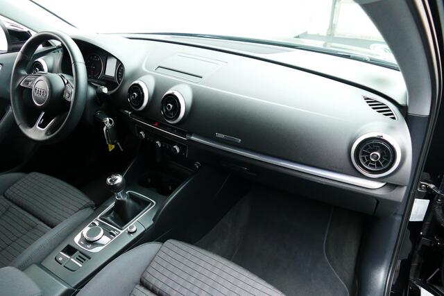 Audi A3 Limousine 1.4 150pk TFSI CoD Design Pro Line. Navi, Clima, Cruise, StoelVerw, 17"LMV, Xenon/Led