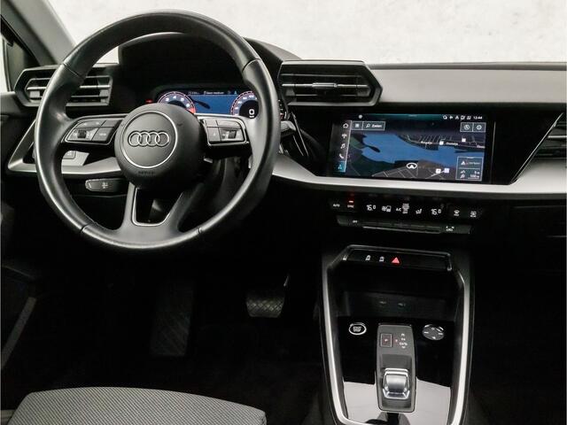 Audi A3 Limousine 30 TFSI Sport Automaat (APPLE CARPLAY, GROOT NAVI, GETINT GLAS, SPORTSTOELEN, CRUISE, CLIMATE, LANE ASSIST, NIEUWSTAAT)
