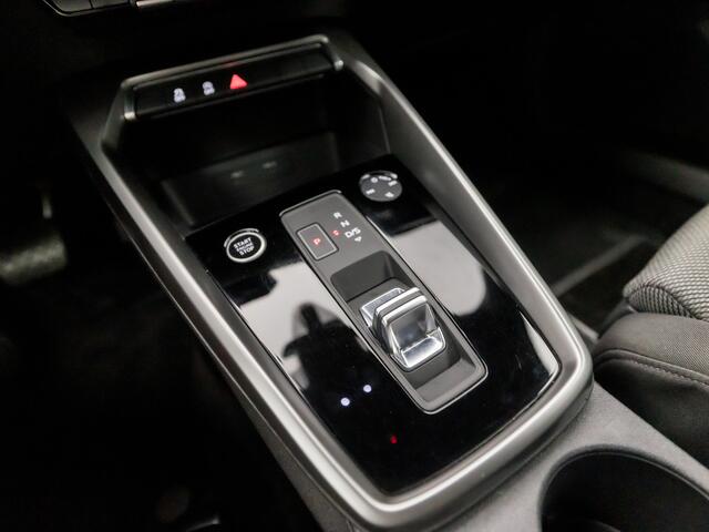 Audi A3 Limousine 30 TFSI Sport Automaat (APPLE CARPLAY, GROOT NAVI, GETINT GLAS, SPORTSTOELEN, CRUISE, CLIMATE, LANE ASSIST, NIEUWSTAAT)