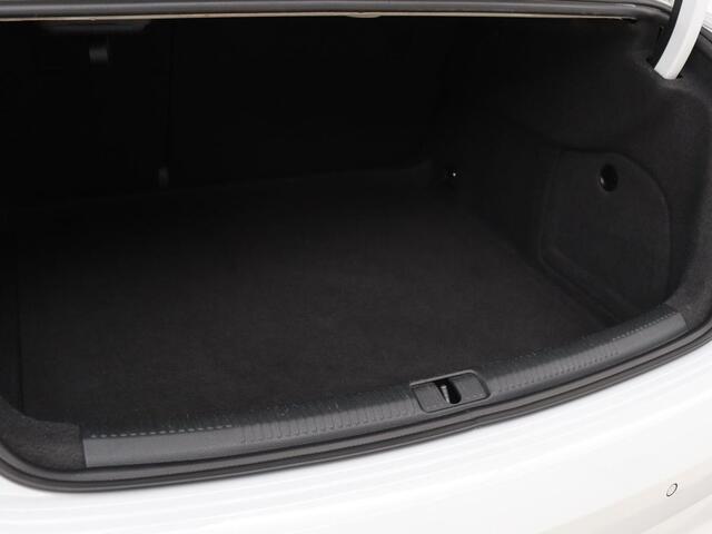 Audi A3 30 TFSI Sport S Line Edition | Half leder | Full LED | Sportstoelen | Navigatie | Trekhaak | Parkeerhulp | Climate control | Cruise control | Bluetooth