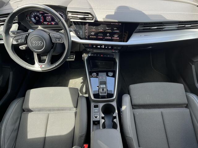Audi A3 Limousine 35 TFSI S - Edition Automaat / Verwarmde Voorstoelen / Adaptieve Cruise / Climate Control / Navigatie via Apple Carplay & Android Auto / Elektrisch Bedienbare Achterklep / Keyless Start / Parkeersensoren voor en achter /