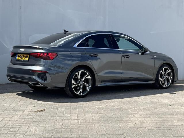 Audi A3 Limousine 35 TFSI S - Edition Automaat / Verwarmde Voorstoelen / Adaptieve Cruise / Climate Control / Navigatie via Apple Carplay & Android Auto / Elektrisch Bedienbare Achterklep / Keyless Start / Parkeersensoren voor en achter /