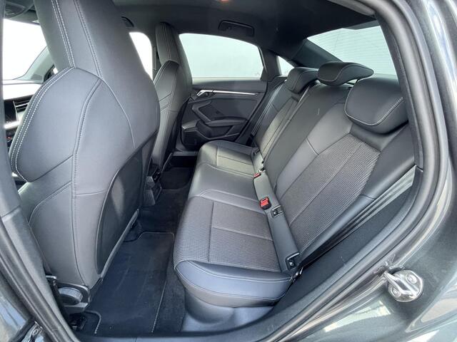 Audi A3 Limousine 35 TFSI S - Edition Automaat / Verwarmde Voorstoelen / Adaptieve Cruise / Climate Control / Navigatie via Apple Carplay & Android Auto / Elektrisch Bedienbare Achterklep / Keyless Start / Parkeersensoren voor en achter /