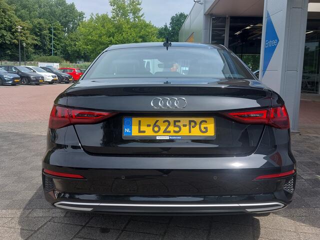 Audi A3 Limousine 30 TFSI 110pk Business Edition | Navi | Clima | Cruise | Led Koplampen+Achterlichten | Rijstrook+Licht+Regensensor | Pdc | Stoelverwarming | Sportstoelen | 17''lm