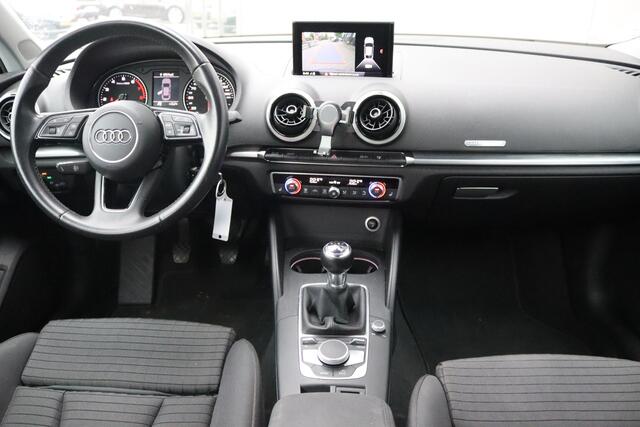 Audi A3 Limousine 116PK TFSI Sport S Line Edition Navigatie/Camera/Stoelverwarming/Parkeerhulp tekst aanvullen en klaar