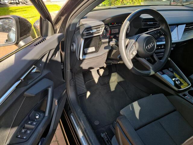 Audi A3 Limousine 30 TFSI 110pk S tronic Advanced edition / LED / Navigatie / Climate control / Parkeersensoren achter / Afneembare Trekhaak / 17'' LMV