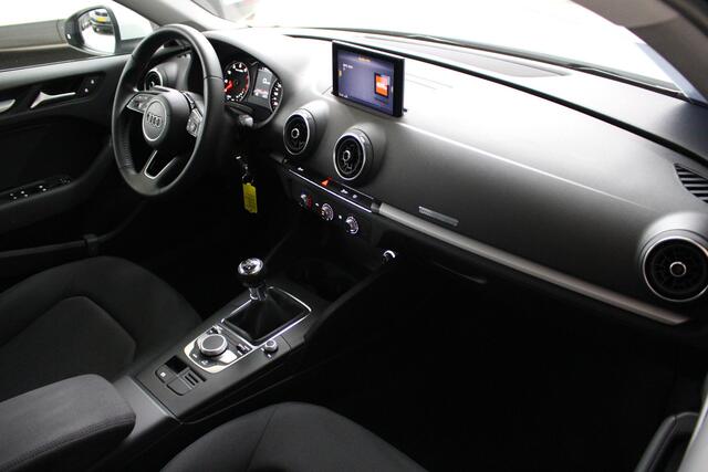 Audi A3 Limousine 35 TFSI 150PK Navigatie | Lichtmetalen velgen | Cruise Control
