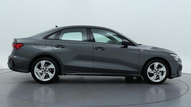 Audi A3 Limousine 30 TFSI S edition | Zwart optiek | LMV | PDC | Navigatie | Carplay |