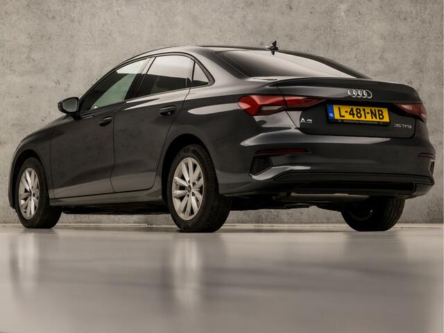 Audi A3 Limousine 35 TFSI Sport 150Pk Automaat (APPLE CARPLAY, GROOT NAVI, CLIMATE, GETINT GLAS, PARKEERSENSOREN, SPORTSTOELEN, LED KOPLAMPEN, CRUISE, NIEUWE APK, NIEUWSTAAT)