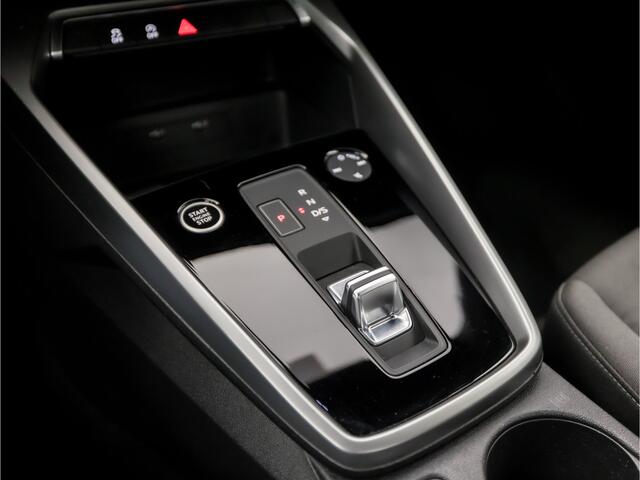 Audi A3 Limousine 35 TFSI Sport 150Pk Automaat (APPLE CARPLAY, GROOT NAVI, CLIMATE, GETINT GLAS, PARKEERSENSOREN, SPORTSTOELEN, LED KOPLAMPEN, CRUISE, NIEUWE APK, NIEUWSTAAT)
