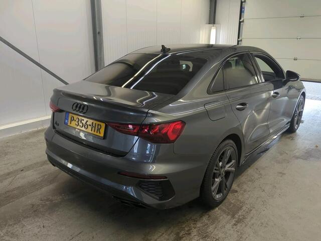 Audi A3 Limousine 30 TFSI S edition | Navi | Virtual | Stoel Verwarming |