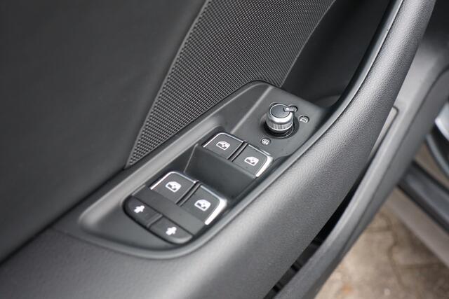 Audi A3 Limousine 30 TFSI Sport S Line Edition Active Info