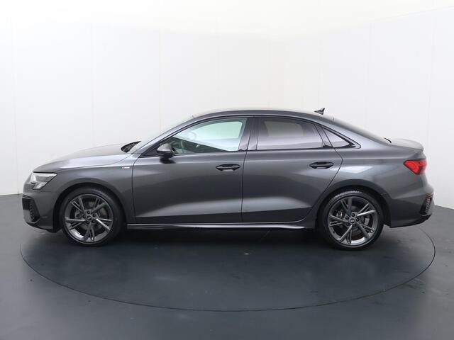 Audi A3 Limousine 35 TFSI S edition | 150 PK | Automaat | Cruise control | Climate control | Navigatie | Stoelverwarming | S-Line | 18" LMV |
