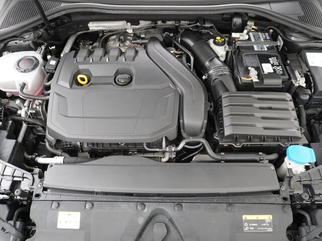 Audi A3 Limousine 35 TFSI S edition S line in- exterieur+ sportonderstel | VIRTUAL DASH | PANORAMADAK | LEDER+ STOELVERWARMING | CAMERA | AMBILIGHT | RIJKLAARPRIJS INCL. 12MND BOVAG