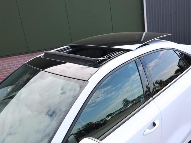Audi A3 Limousine 35 TFSI Business edition, Nieuw model, Panoramadak, Navigatie, Led, 19 inch lichtmetaal, Clima, Cruise, Fraaie sideskirts