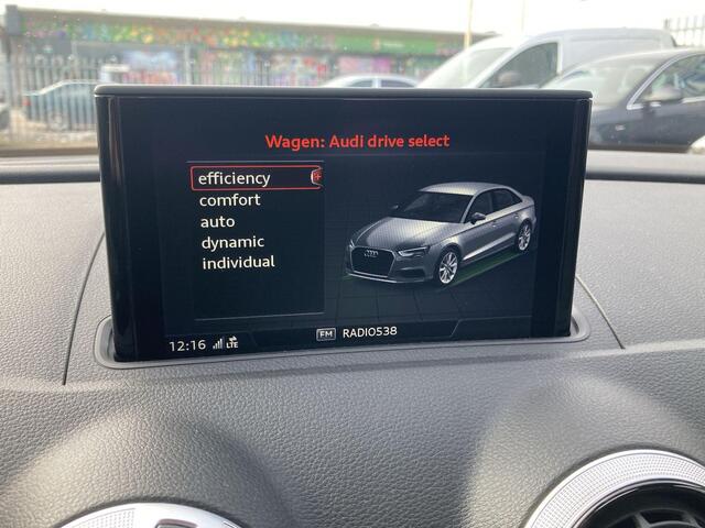 Audi A3 Limousine 35 TFSI/150PK S-tronic S Line · Panoramadak · Trekhaak · Camera + parkeersensoren