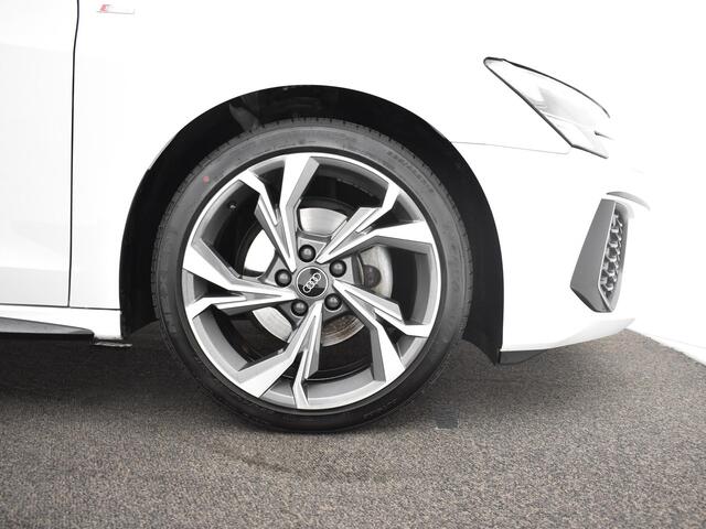 Audi A3 Limousine 30 TFSI 110pk S-tronic Edition One · S Line · Apple/Android Car Play · Navigatie · Afneembare Trekhaak · P-Sensoren · 18'' Inch · Garantie t/m 13-03-2028 of 100.000km