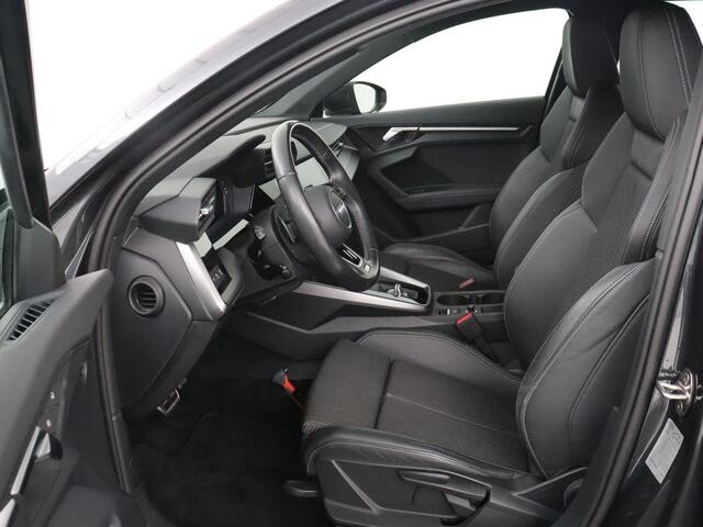 Audi A3 30 TFSI edition one | Stoelverwarming | Matrix LED | Virtual Cockpit | Carplay | Half leder | Navigatie | Parkeerhulp